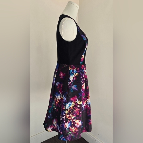 NWT Ellen Tracy Sleeveless Fit & Flare V-Neck Dress Black Multi Floral Sz. 2 - Picture 6 of 13
